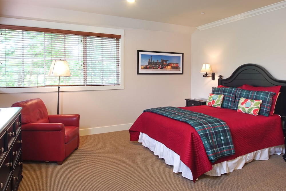Carriage House 104