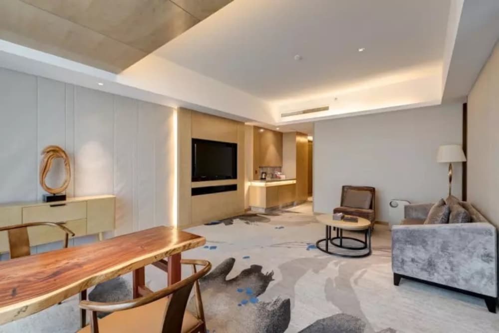 Deluxe Suite photo 3