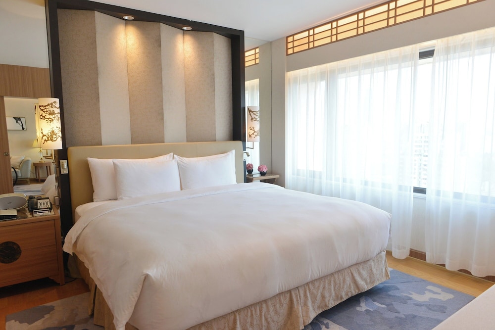 Kapok 66 King Bed Suite - Photo 4