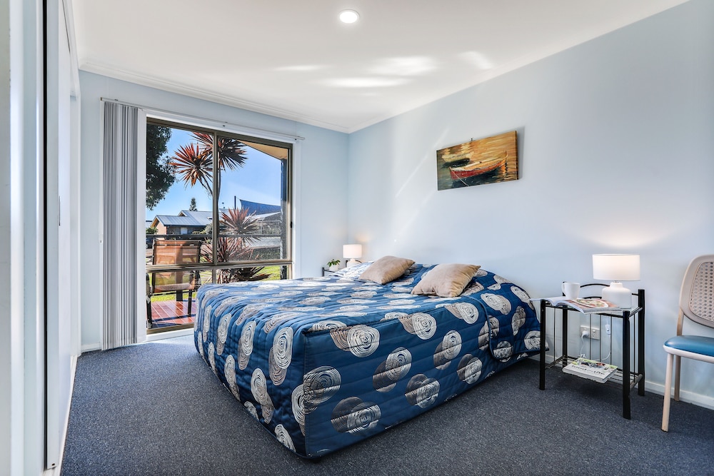 3 Bedroom Lakeside