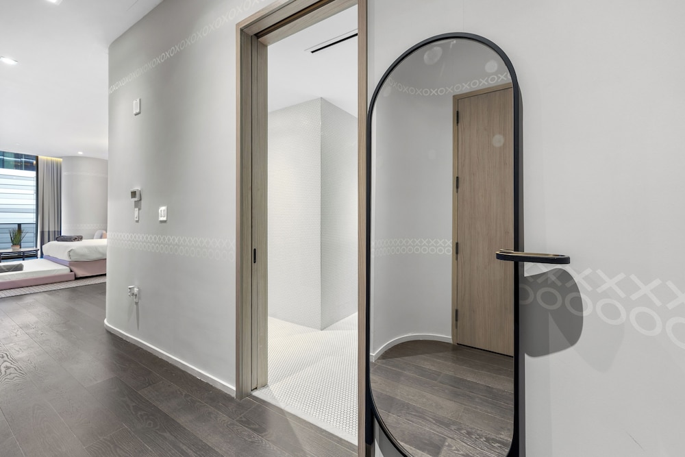 Luxury Studio Suite, Multiple Beds, Balcony, City View photo 3