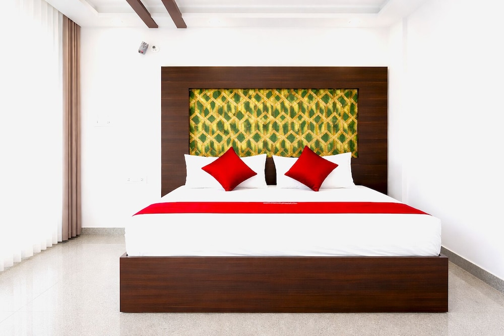 Superior Room, 1 King Bed, City View