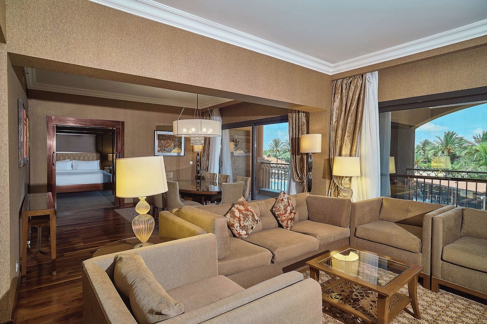 One-Bedroom King Suite thumbnail 5