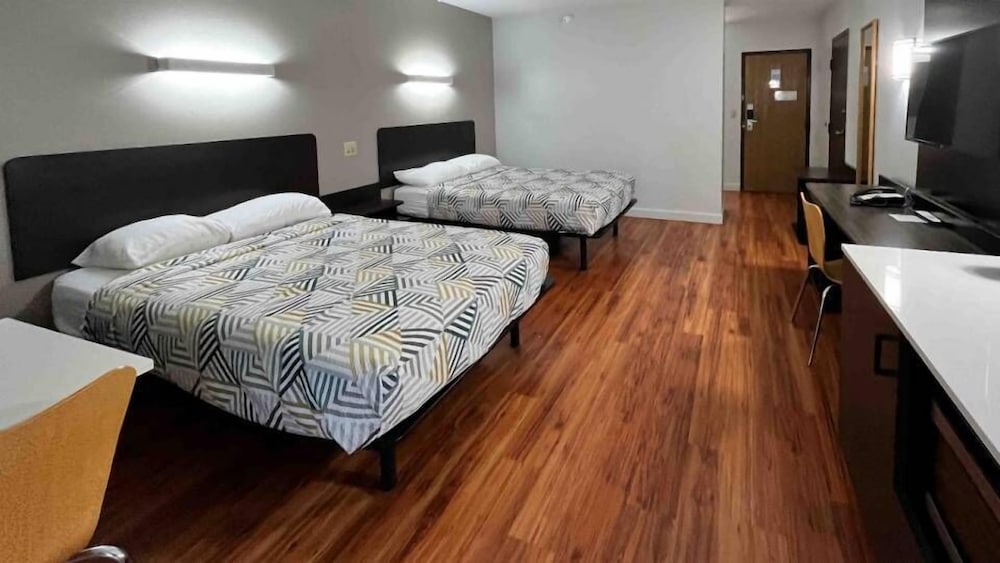 Standard Room, 2 Double Beds, Non Smoking, Refrigerator & Microwave photo 2