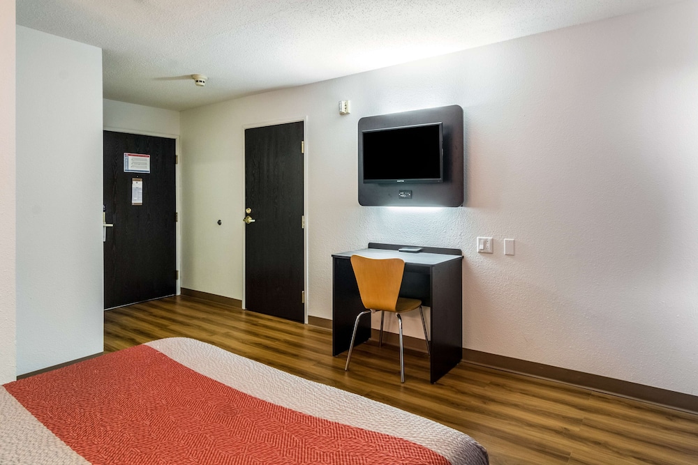 Standard Room, 1 Queen Bed, Accessible, Non Smoking - Photo 5