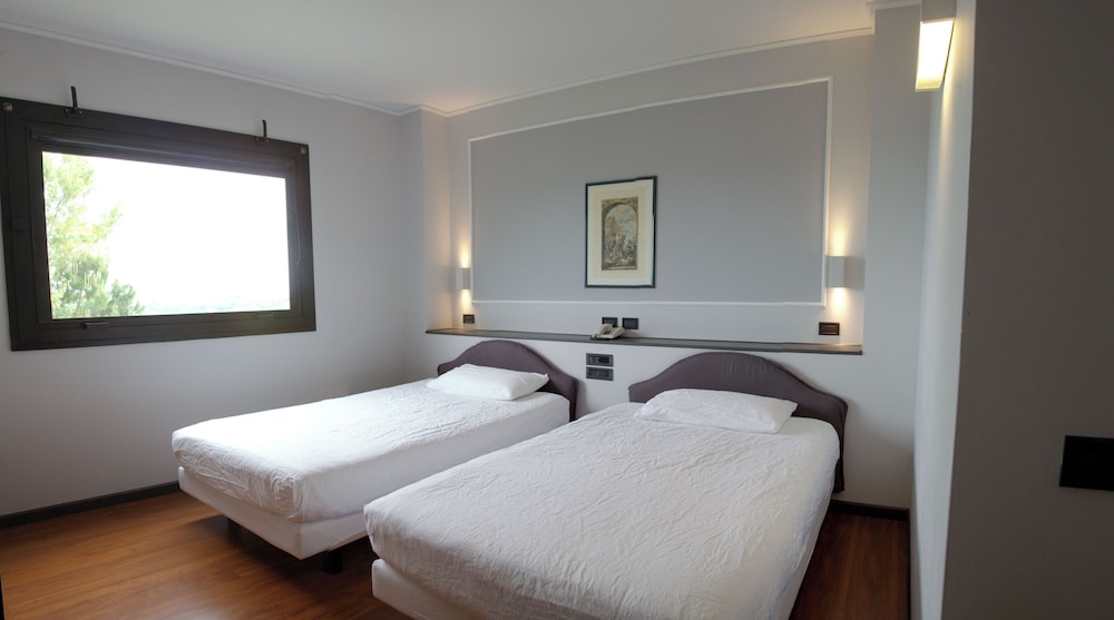 Comfort Double Room Single Use, Courtyard View photo 2