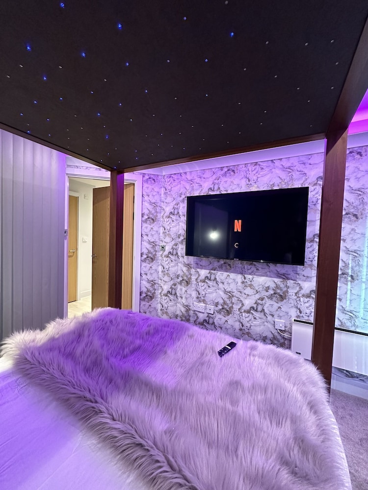 Apartment, Hot Tub - Photo 13