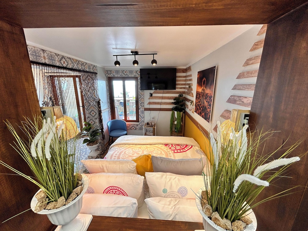 Grand Double Room, 1 Queen Bed, Sea View photo 1