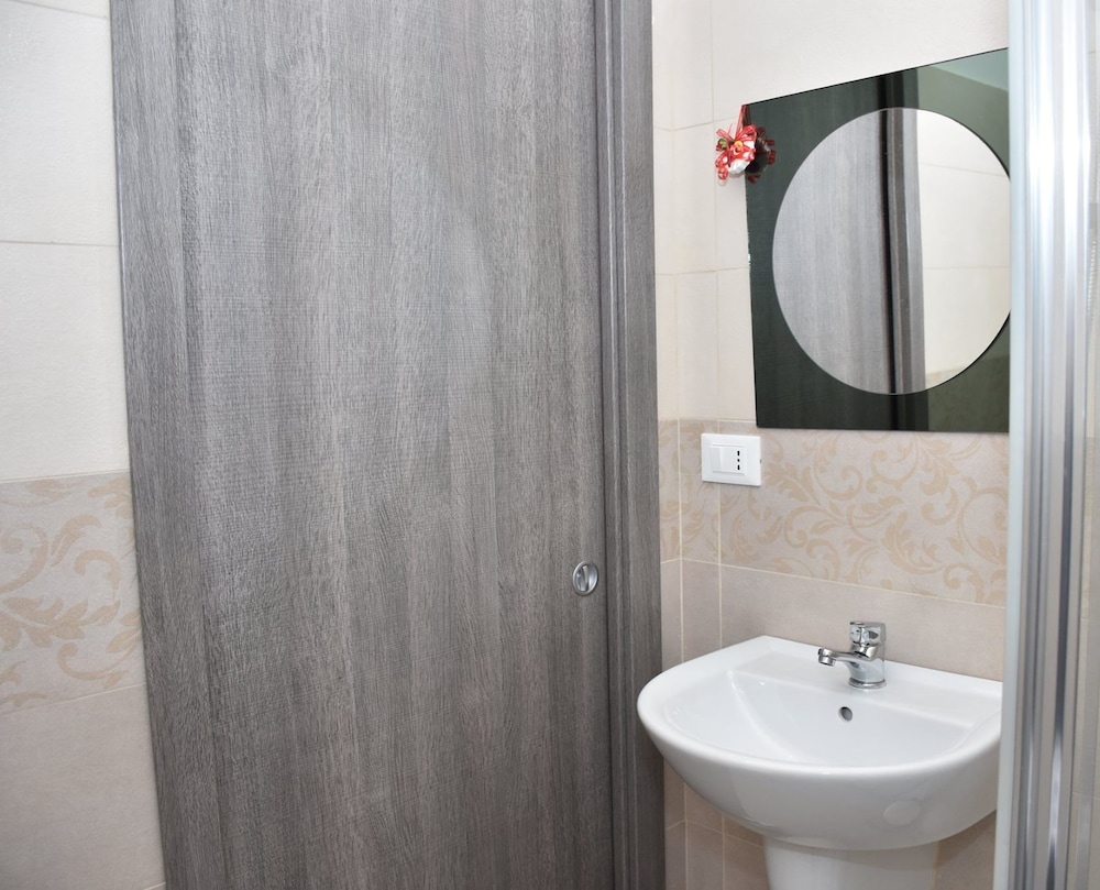 Deluxe Double Or Twin Room, Shared Bathroom photo 2