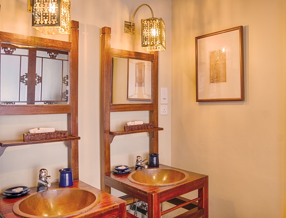 Themed Suites - Photo 17
