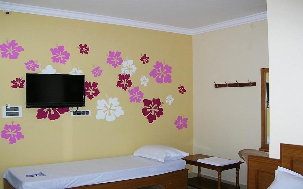 Basic Double Room, 1 Double Bed, City View (Non Ac) photo 3