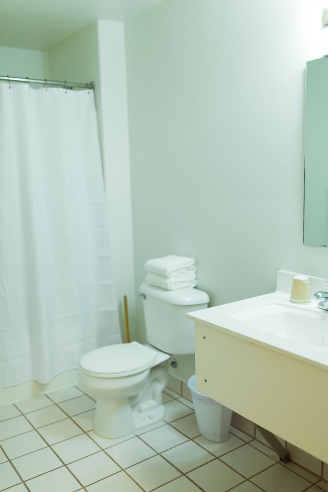 Standard Room, 2 Double Beds - Photo 7