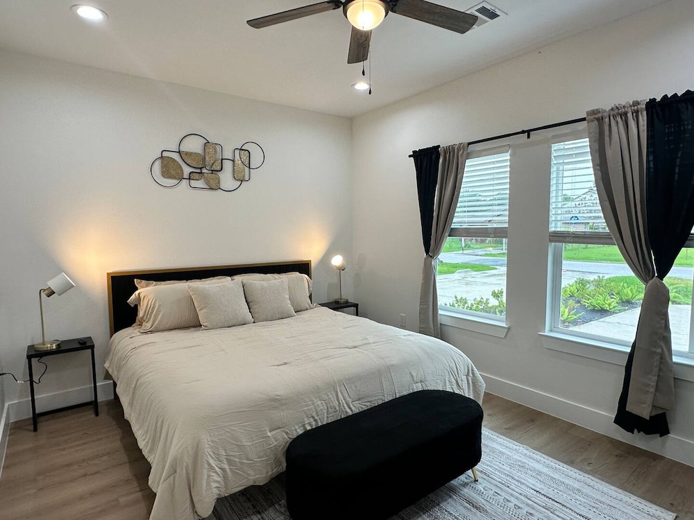 Cozy 3br Retreat With Yard, Billede 23