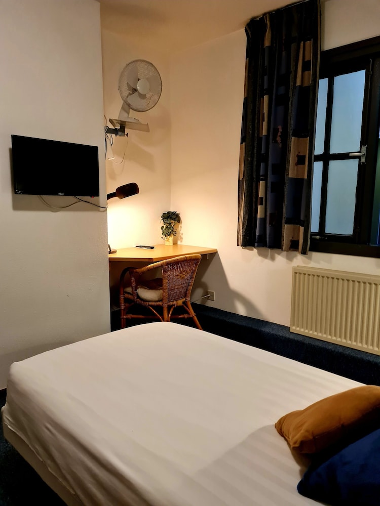 Basic Single Room photo 2