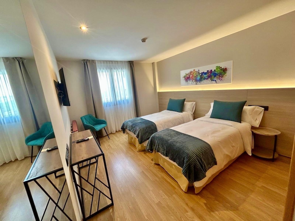 Twin Room, Park View
