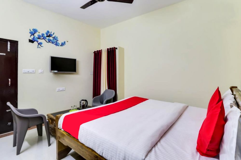 Deluxe Double Room, Multiple Beds, City View photo 3