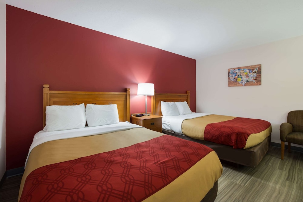 Standard Room, 2 Queen Beds, Non Smoking - Photo 2