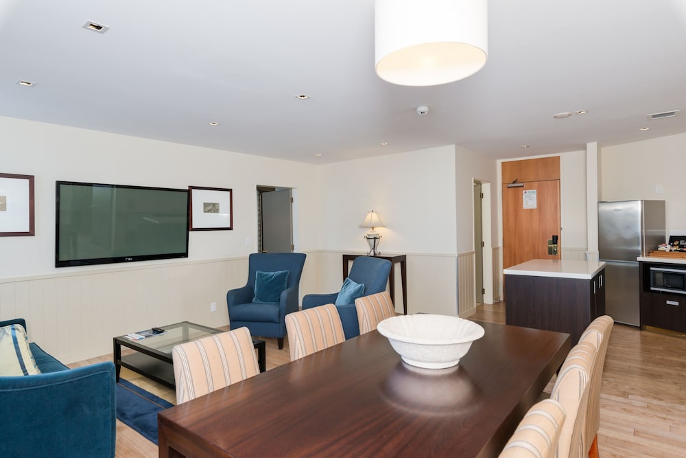 Executive Suite, 2 Bedrooms - Photo 4