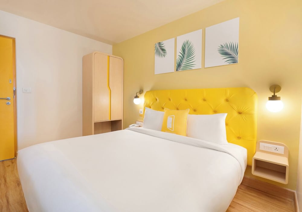 Room, City View