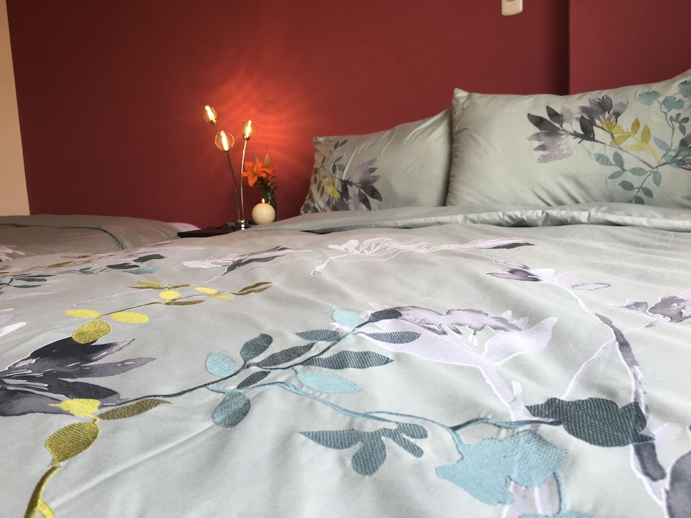 Twin Room, 2 Queen Beds, Shared Bathroom