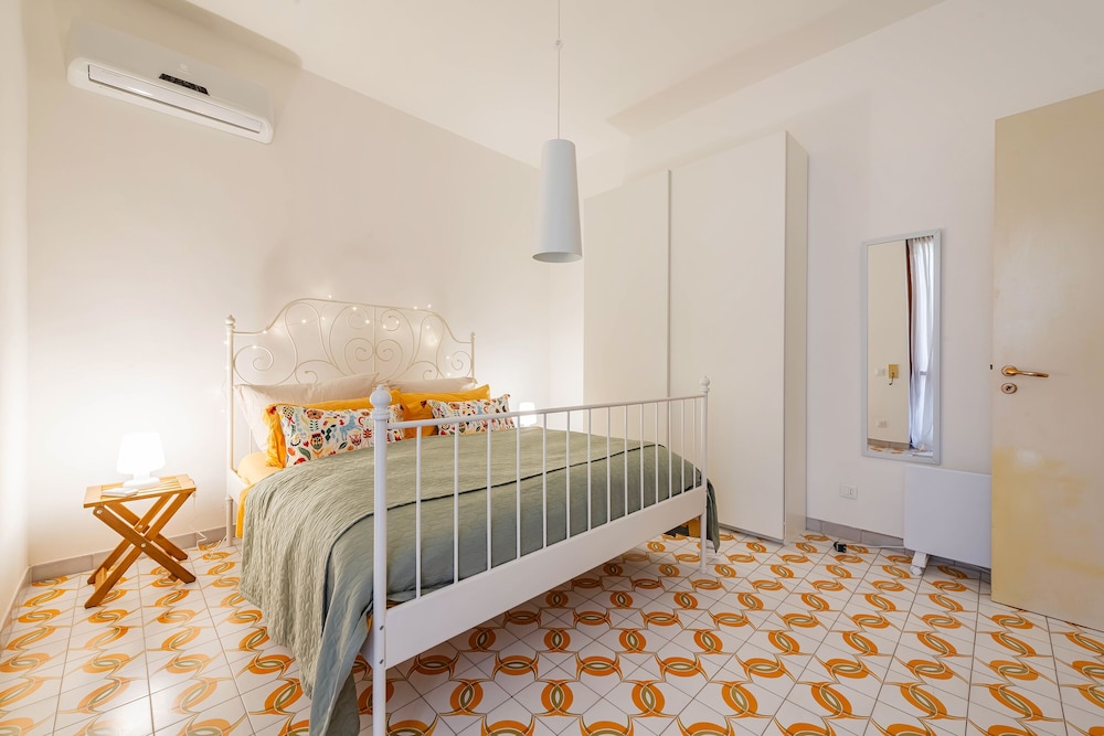 Family Apartment, Multiple Bedrooms (Caddipulina Apartment 200m Sea)