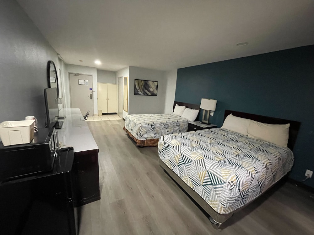 2 Double Beds, Accessible photo 1