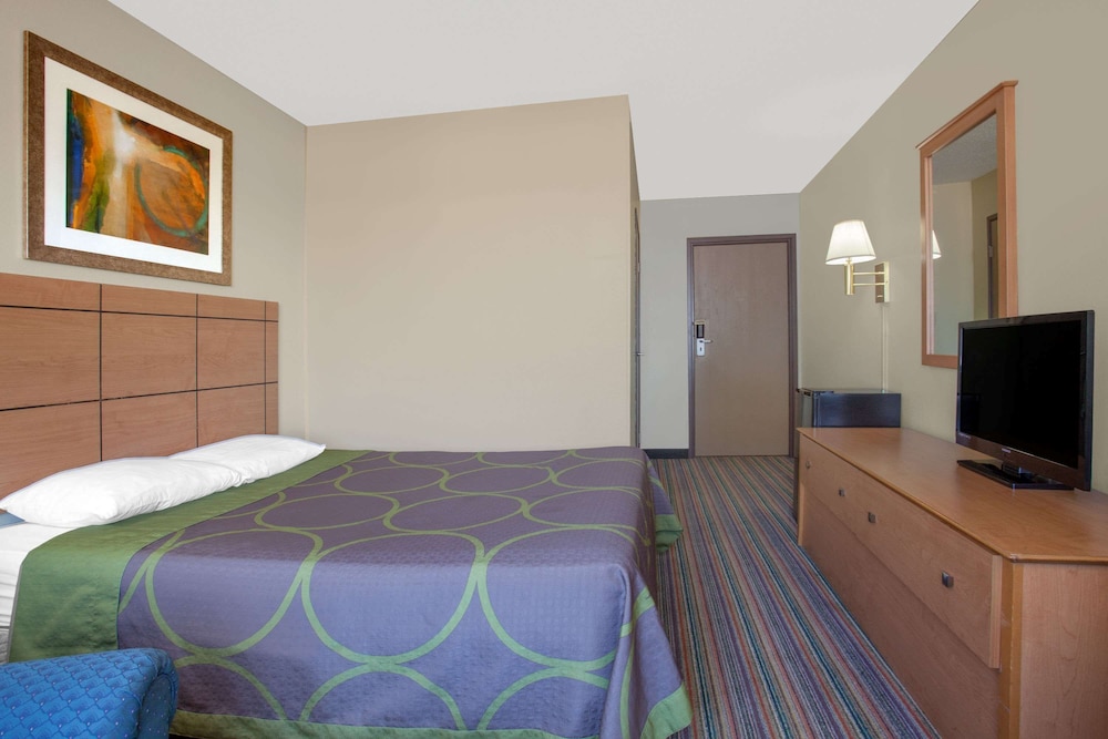 Room, 1 Queen Bed, Accessible, Non Smoking (Accessible) - Photo 1
