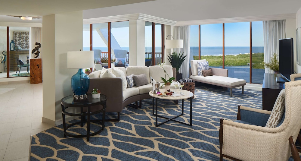 Signature Suite, 1 King Bed (Gulf View) photo 1