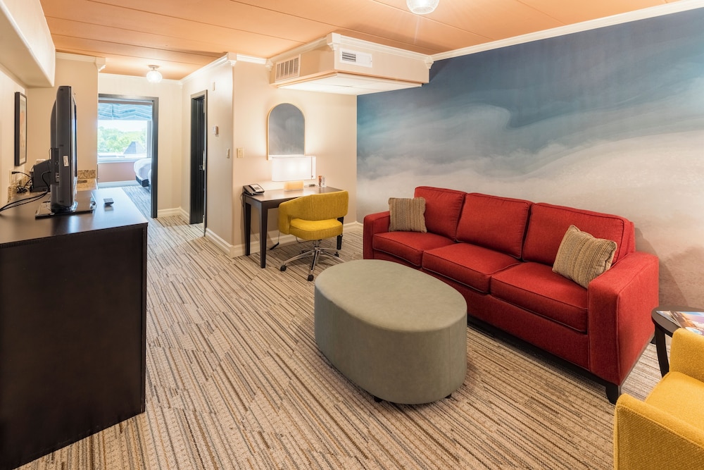 Standard Suite, City View (2 Double Beds and 1 Sofa Bed) photo 3