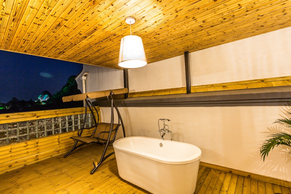 Deluxe Double Room with Mountain View photo 3