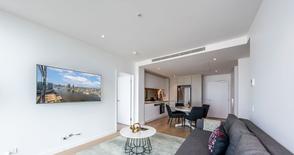 2 Bedroom Apartment with Sea Views - Photo 3
