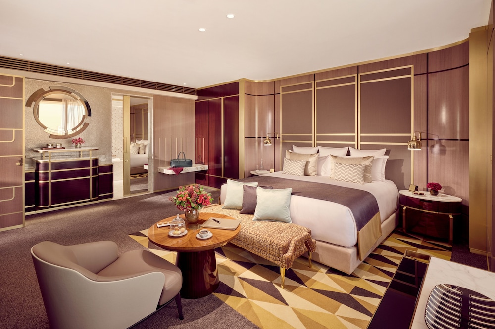 Signature Suite - Photo 1