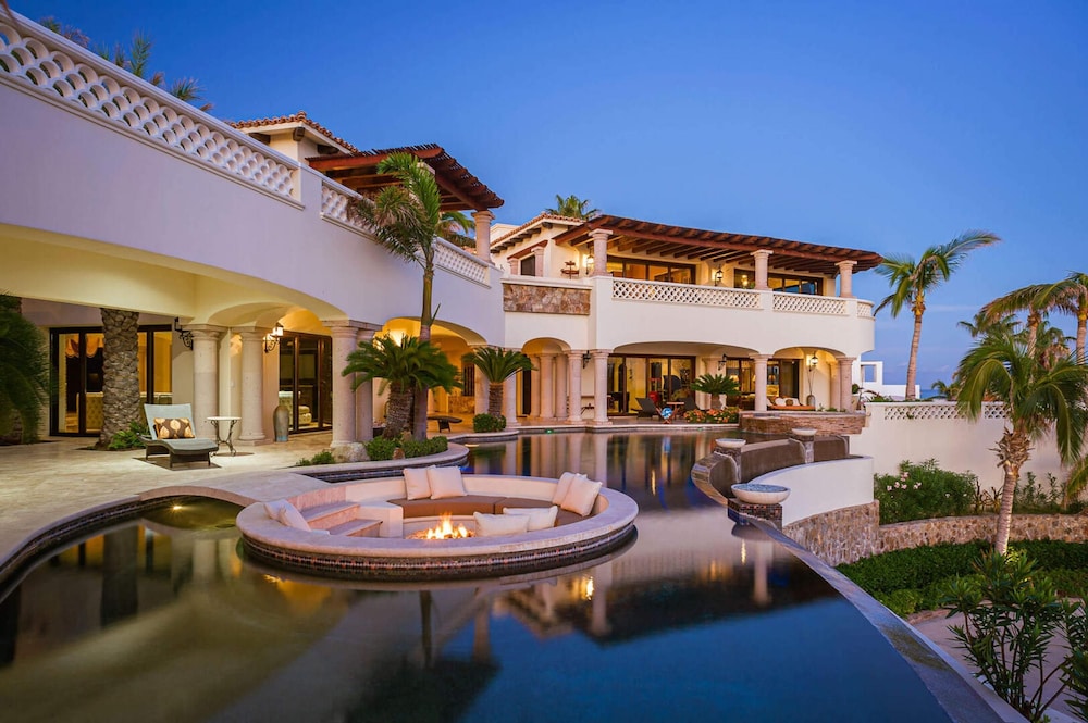 Villa photo 1