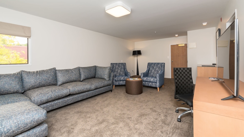 Suite, King Bed - Photo 4