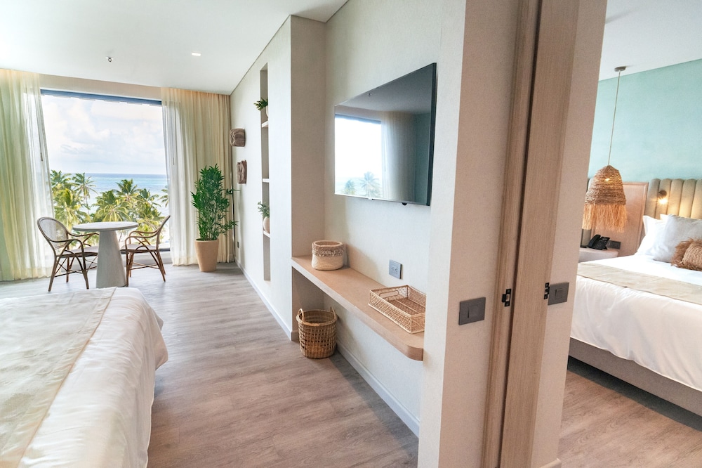 Superior Room, 1 King Bed photo 3