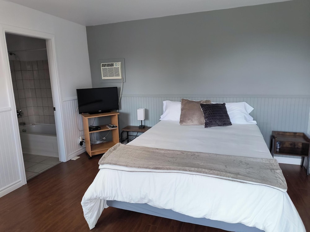 Comfort Room, 1 Queen Bed and 1 Sofa Bed photo 3
