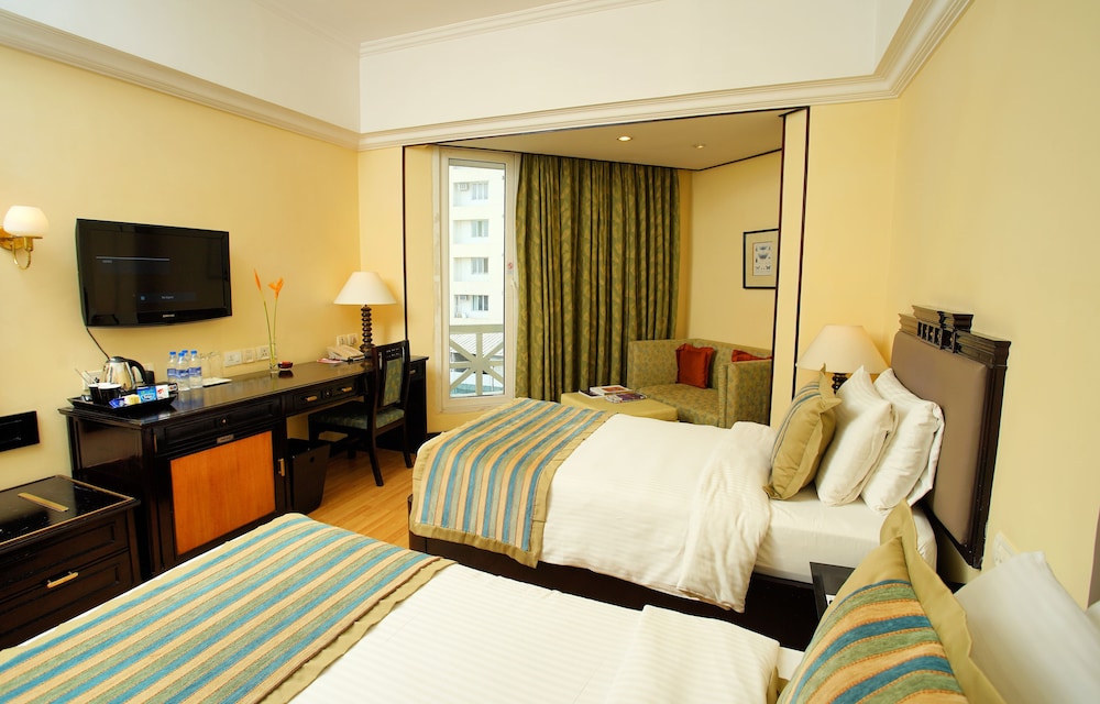 Superior Room, Twin Bed, City View - Photo 4