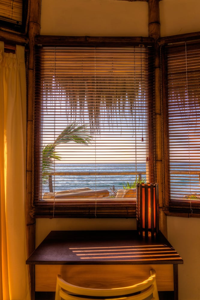 Junior Suite, 1 King Bed, Sea View photo 2