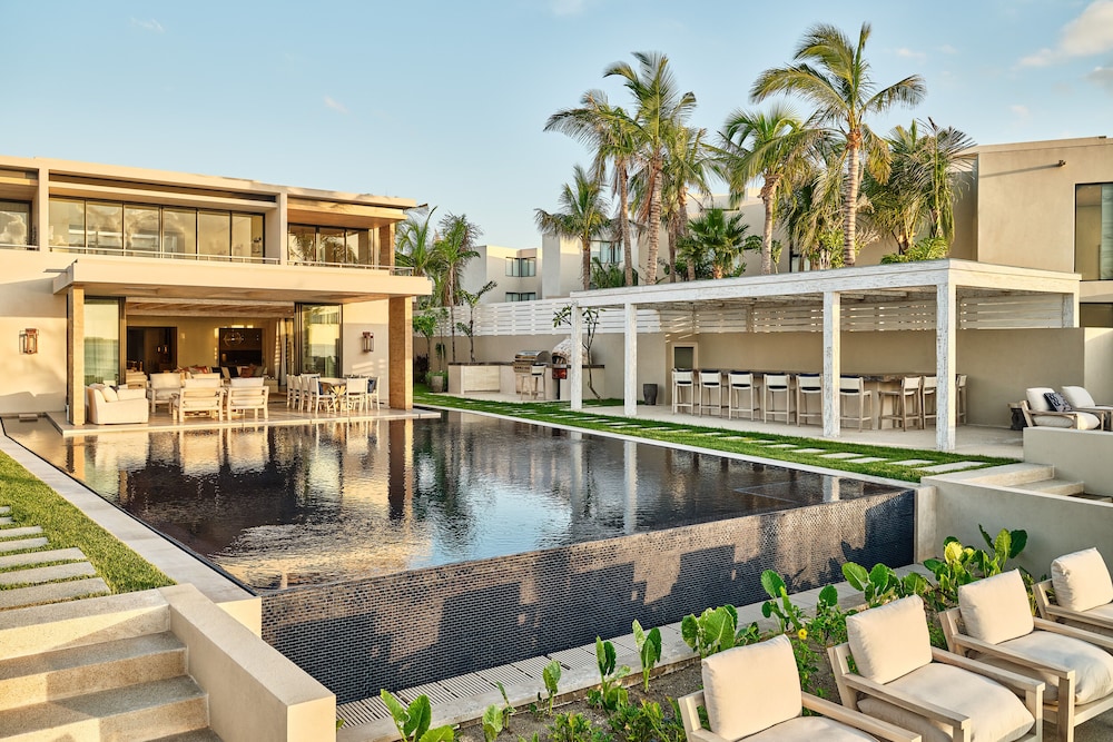Villa, Oceanfront (Pacifico: Seven Bedroom, with Pool)