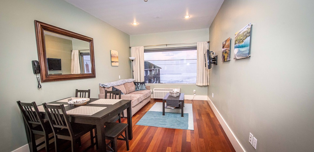 Deluxe Double Room Single Use, Multiple Beds, Kitchen, Ocean View photo 2