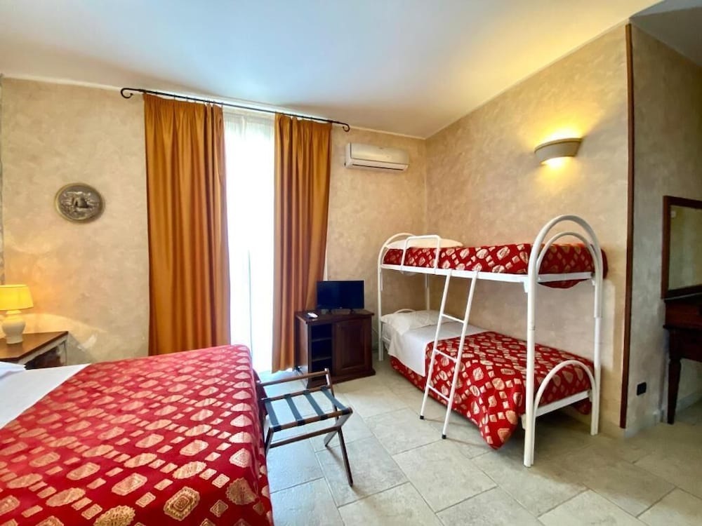 Deluxe Quadruple Room photo 1