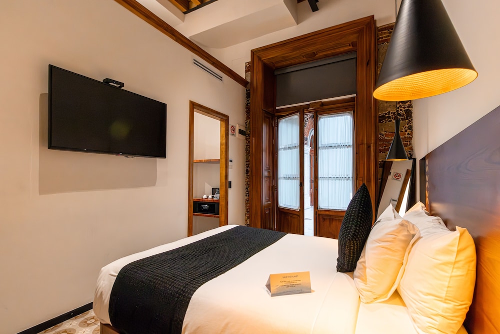 Standard Room 1 Queen Bed - Photo 1