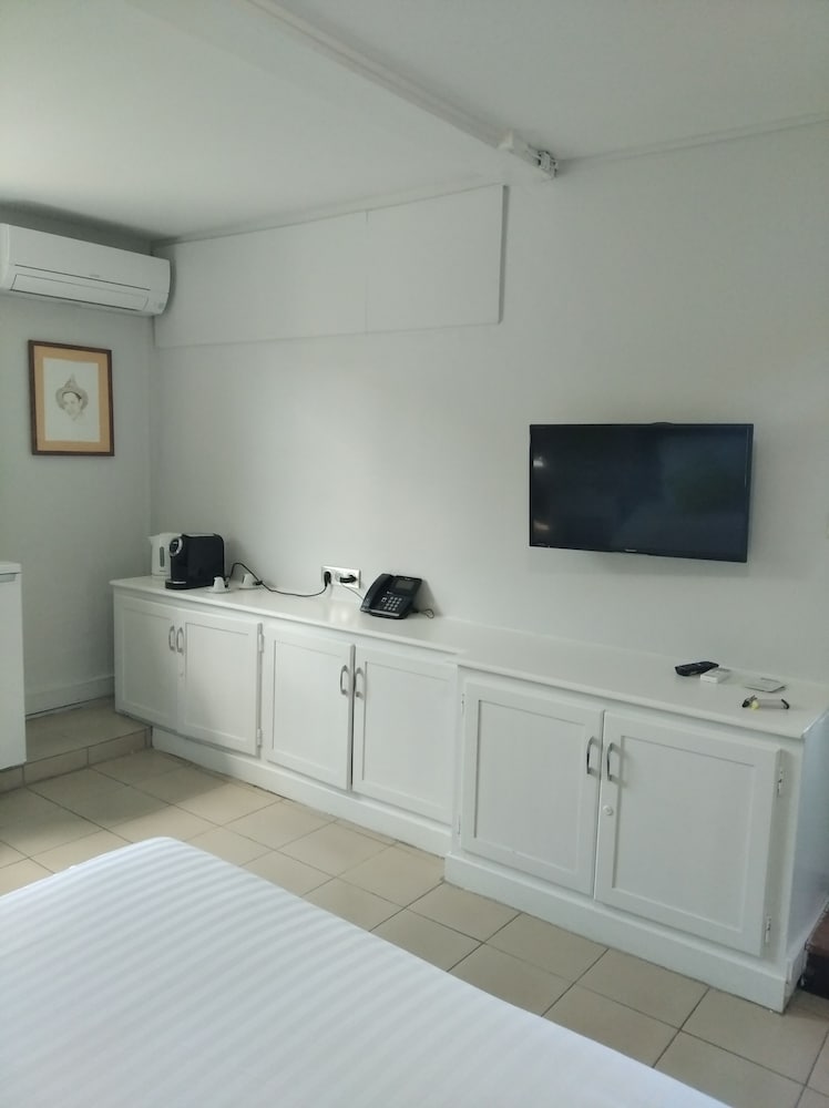 Double Room, 1 King Bed, Non Smoking, Sea View photo 2