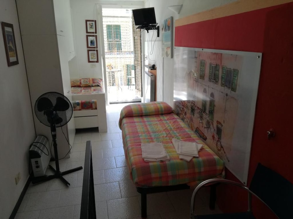 Double Room, 2 Twin Beds (external private bathroom) - Photo 2