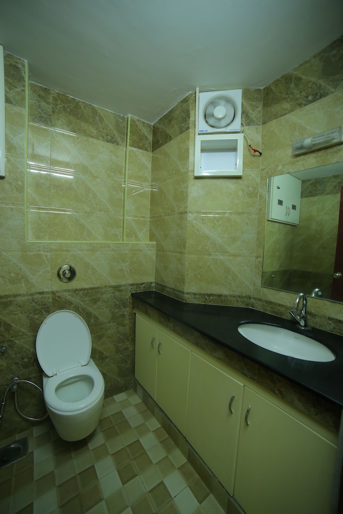 Standard Triple Room, 1 King Bed, Non Smoking, City View photo 3