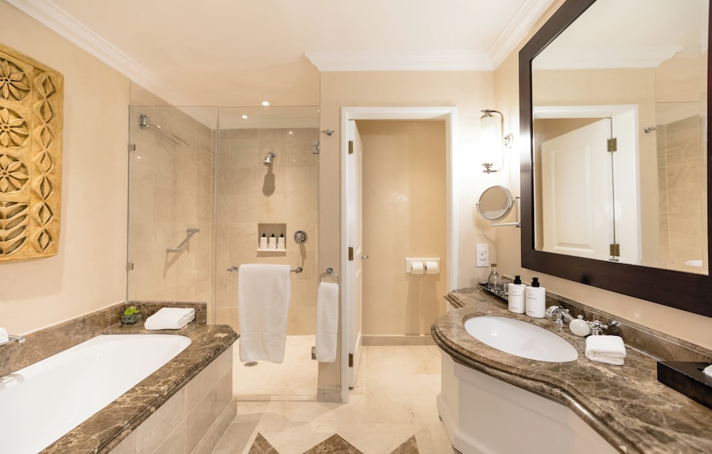 Junior Suite, 1 King Bed - Photo 2