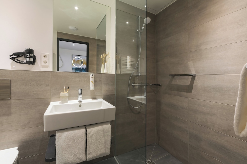 Studio Suite - Photo 19