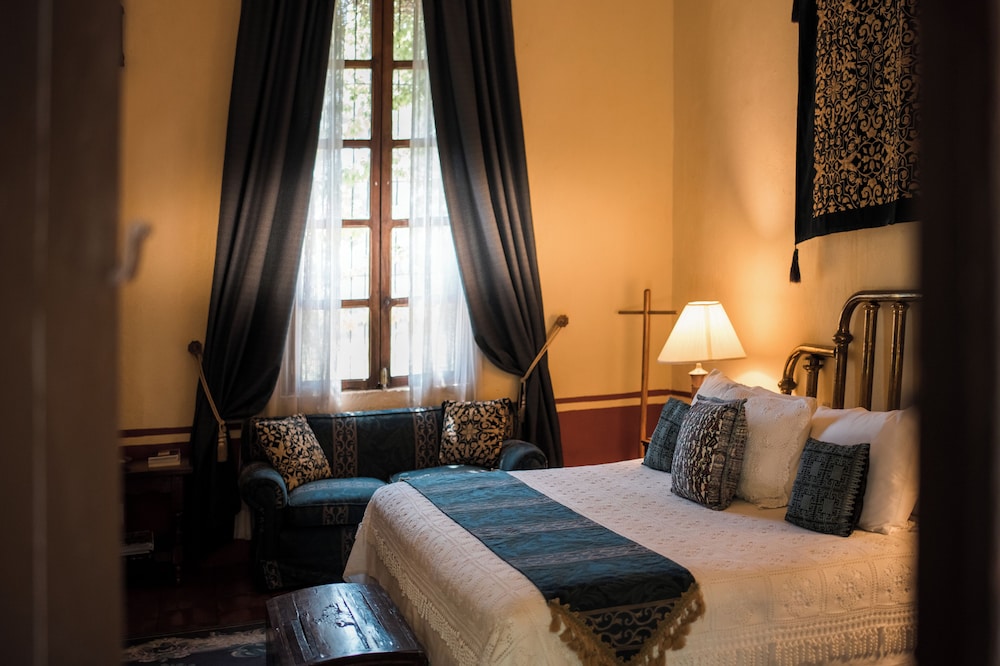 Superior Room, 1 King Bed photo 1
