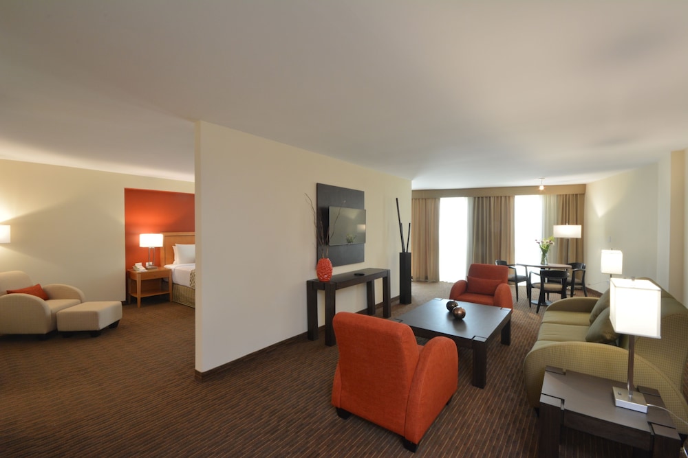 Junior Suite, 1 King Bed - Photo 4