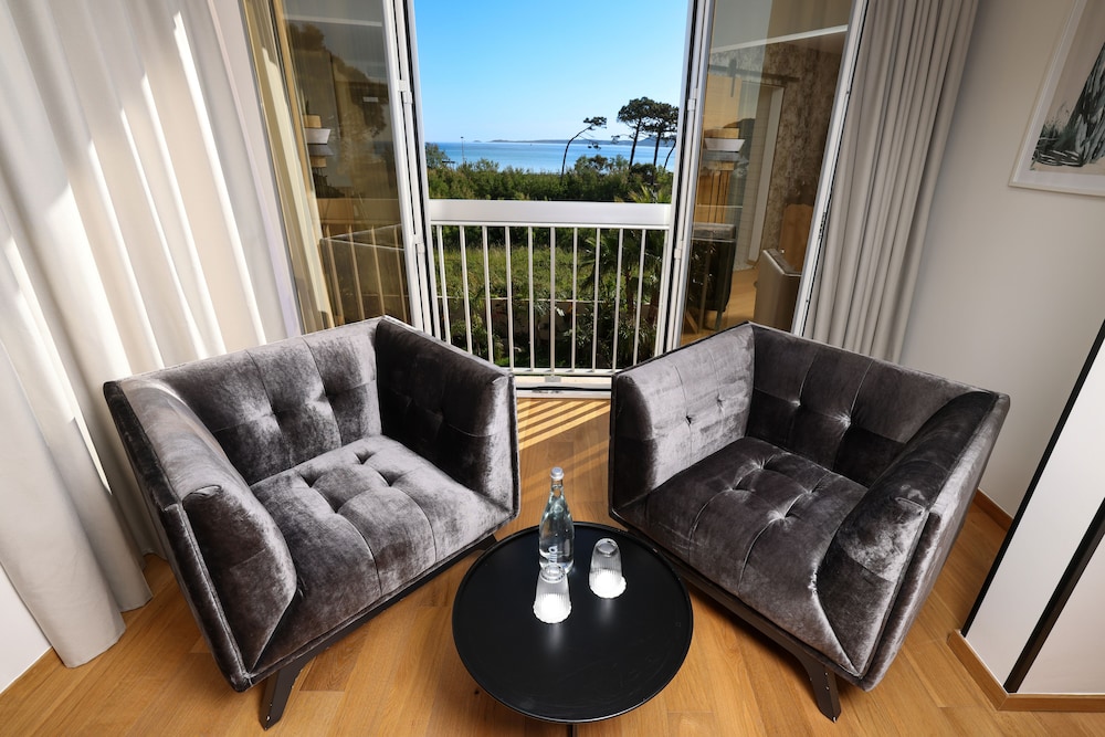 Deluxe Double or Twin Room, Sea View photo 2